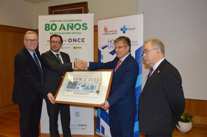 Presentación del cupón de la ONCE dedicado al Clínico. 