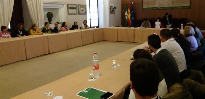 Reunión de Podemos con trabajadores de limpieza de hospitales andaluces