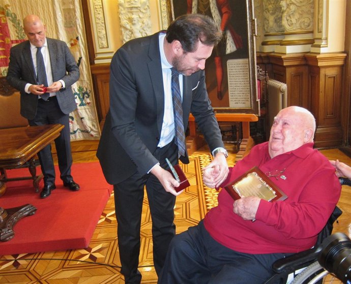 El alcalde de Valladolid en el homenaje a Manuel Iborra