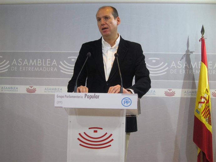 El portavoz de Hacienda del Grupo Popular, Luis Alfonso Hernández Carrón