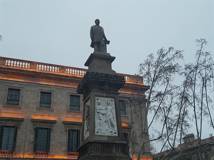 Estatua de Antonio Löpez