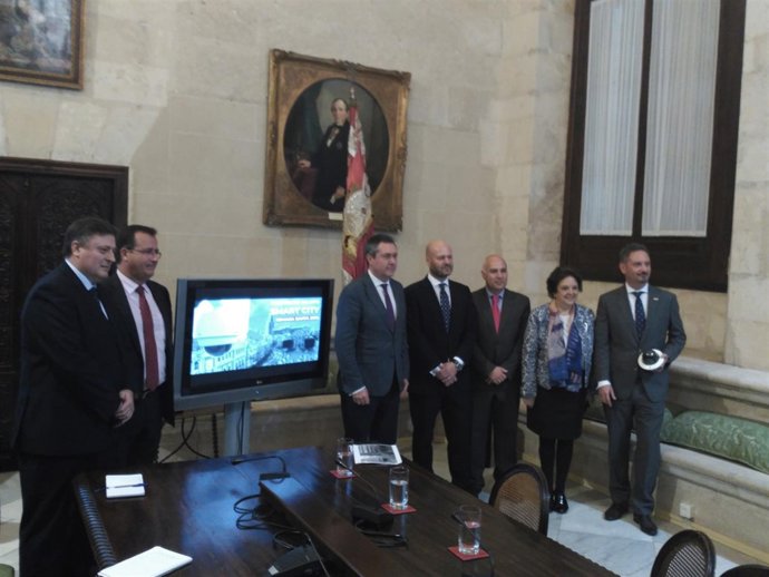 Espadas firma con cuatro empresas un proyecto smart city en Semana Santa