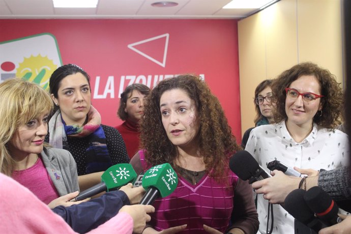 Carmen Castilla (UGT), Inmaculada Nieto (IU) y Nuria López (CCOO) por el 8M