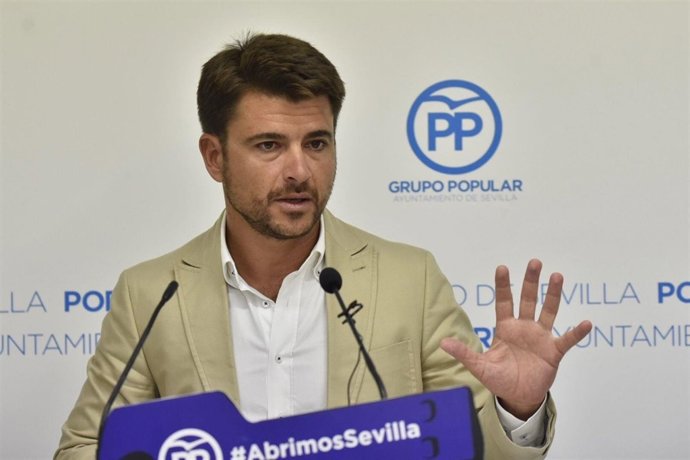 Beltrán Pérez en rueda de prensa