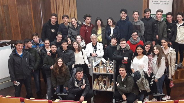 Alumnos conocen el proyecto de fomento de la lectura del Virgen de las Nieves 