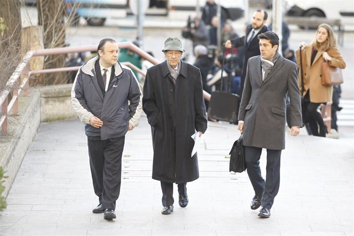 Simón Viñals Pérez y Carlos Viñals Larruga a su llegada al juicio