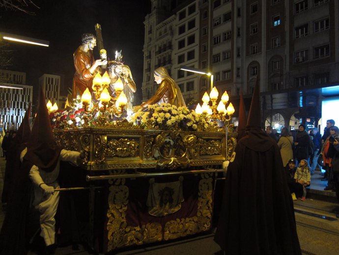 Procesión en Zaragoza, Semana Santa, cofradía, cofradías, cofrades, paso, imagen