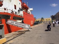 Cospedal lamenta el fallecimiento del capitán de fragata que cayó al mar desde el 'Hespérides' en la Antártida