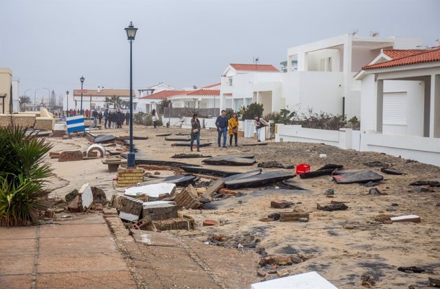 Destrozos por el temporal en La Antilla (Huelva)