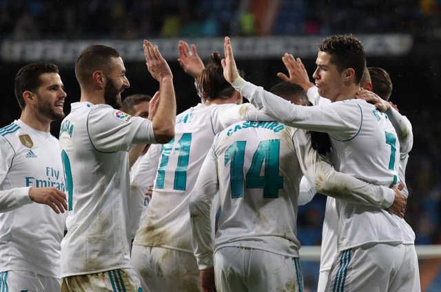 Benzema y Cristiano celebrando un tanto.