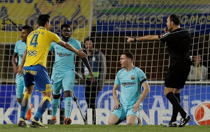 Mateu Lahoz pita un penalti en el Las Palmas-Barcelona