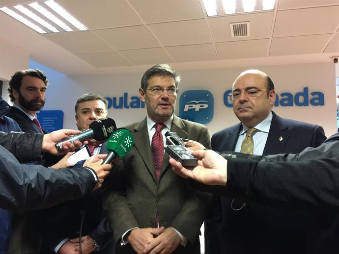 El ministro de Justicia, Rafael Catalá, en la sede del PP de Granada