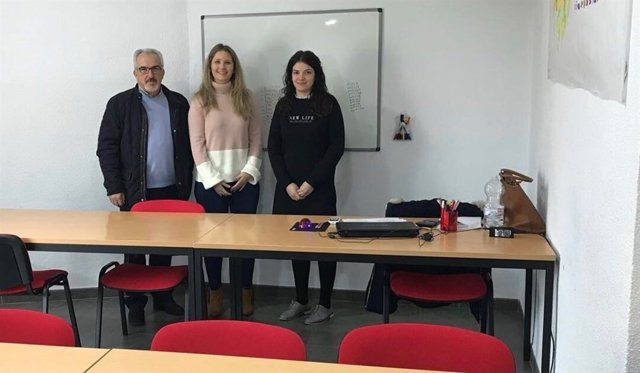 Morillo (c) visita uno de los proyectos subvencionados con Innovactiva 6000.