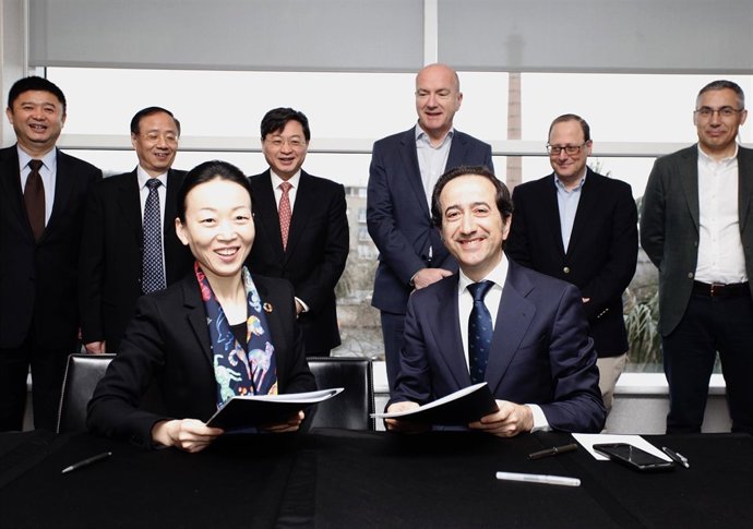 Firma del acuerdo entre Telefónica y China Unicom en IoT