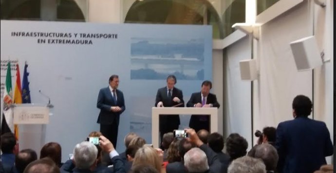 Vara y De la Serna firman convenio