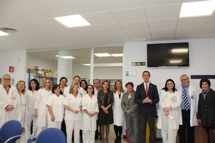 La consejera de Salud, Marina Álvarez, visita el Hospital La Inmaculada