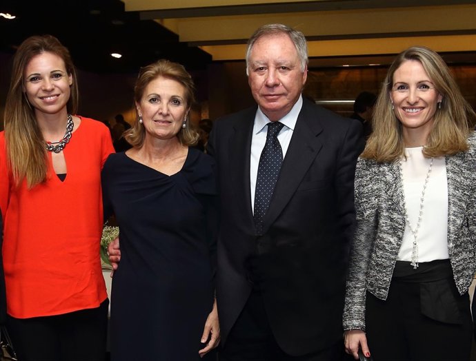 Representantes con Adefam con el presidente ejecutivo de Ifema