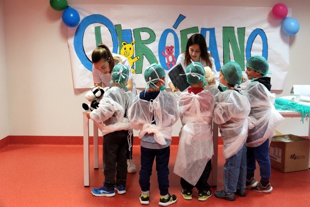 Cerca de 180 niños participan en la actividad Hospital de Osos de Peluche