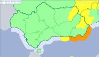 Avisos este martes por fuertes vientos y oleaje en la costa de Almería y Granada y por nieve en Jaén
