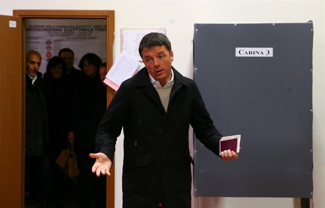 Matteo Renzi vota en las elecciones