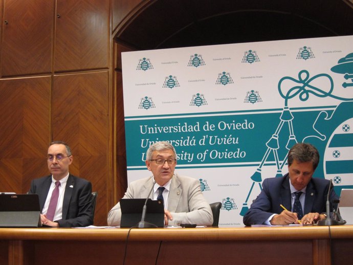 El Rector de la Universidad, Santiago García GRanda