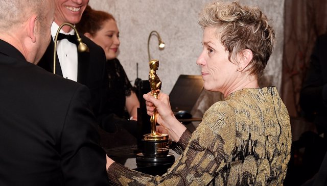 Frances McDormand con su Oscar