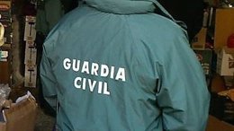 Un agente de la Guardia Civil