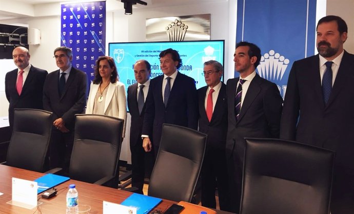 José Ramón Lete junto a Bertomeu y Alfonso Reyes