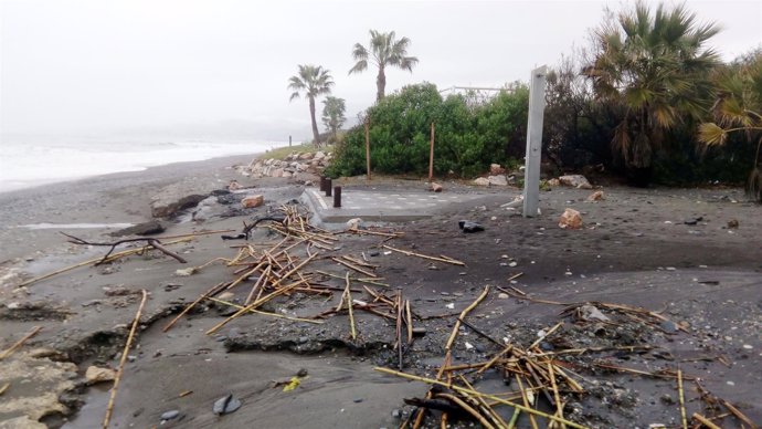 Daños en la costa tropical de Granada por el temporal