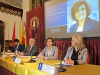 Montserrat defiende una sociedad de "roles compartidos" y el empleo como "herramienta más potente" por la igualdad