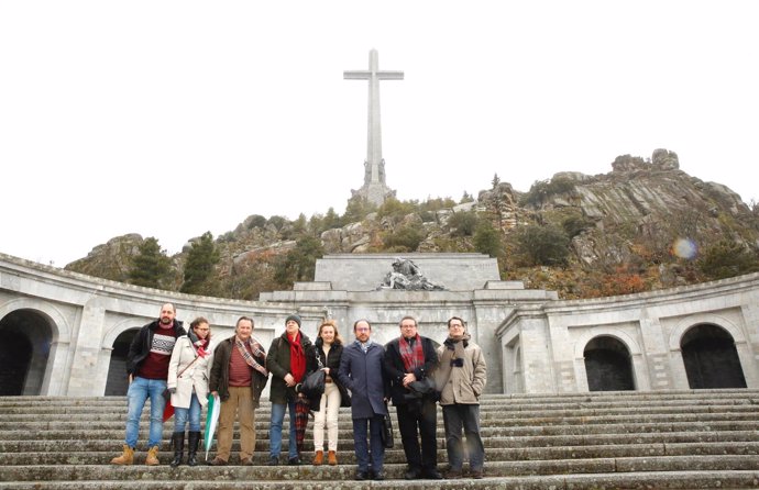 Una delegación de la Ejecutiva del PSOE se desplaza al Valle de los Caídos