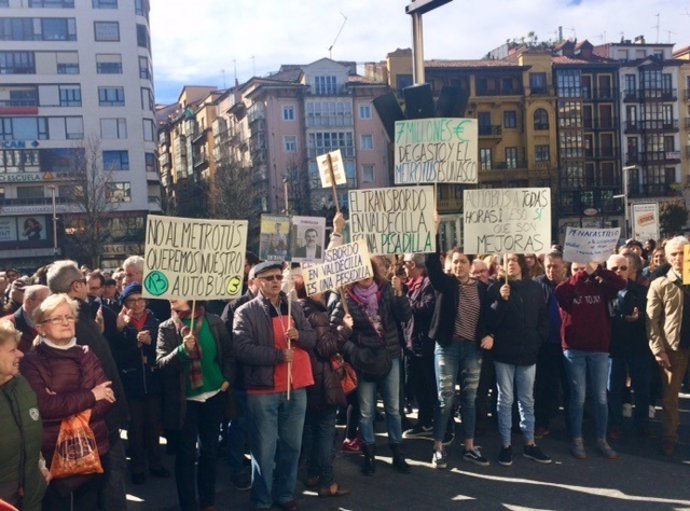 Concentración contra el Metro TUS