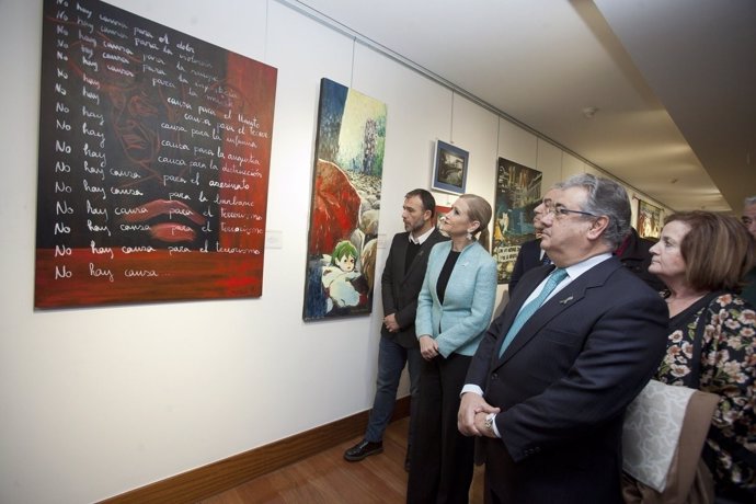 Zoido, Murgui y Cifuentes visitan una exposición en honor a víctimas de 11-M