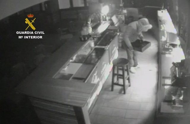 Detenidos dos jóvenes ladrones que usaban un restaurante okupado como base de operaciones