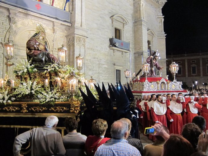 Procesión del Encuentro en Martes Santo en Valladolid                      