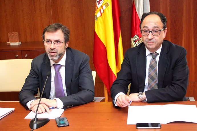 El director general de Turismo Javier Ramírez y el delegado Territorial en Soria