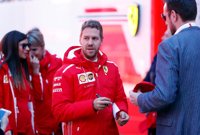 Vettel supera a los Mercedes en una jornada accidentada para McLaren