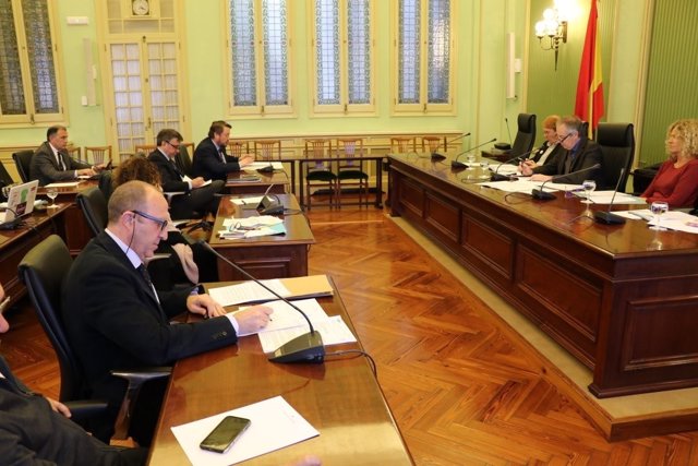 El Parlament exige al Gobierno los 67,3 millones retirados de la aportación de 2018 a Baleares