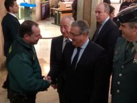 Zoido visita a los padres de Gabriel en Níjar para "darles ánimos y que tengan esperanza"