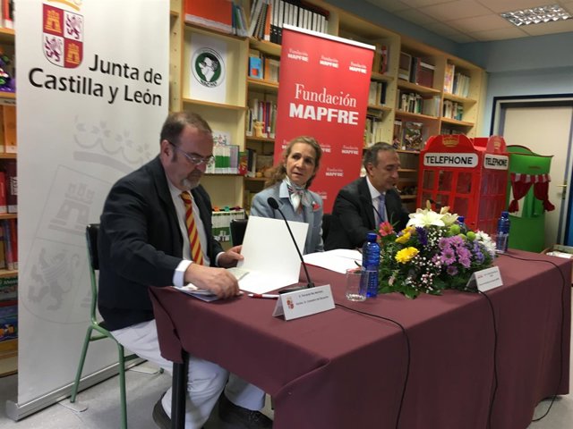 Valladolid.- Fernando Rey (i), la Infanta Elena y Antonio Vigil-Escalera