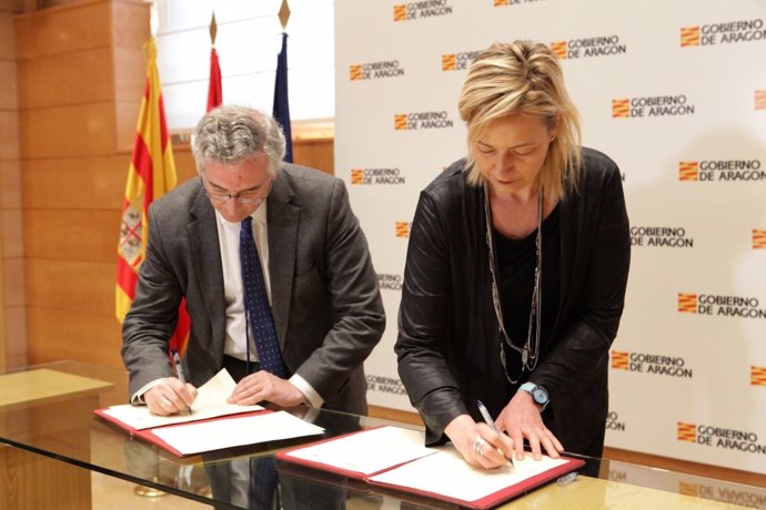 Gastón y Olona han firmado hoy este acuerdo en el Gobierno de Aragón