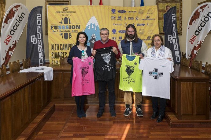 Las Directoras Generales De Deportes, Gloria Gómez, Y De Turismo, Eva Bartolomé,