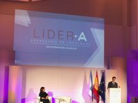 Feijóo reconoce las conquistas de las "pioneras", pero dice que la igualdad real "no puede ser una trinchera"