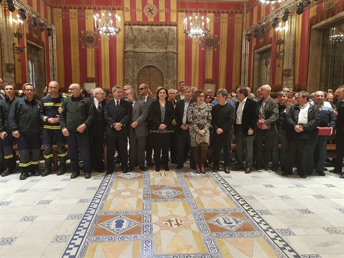 Colau en l'entrega de distincions a Bombers de Barcelona