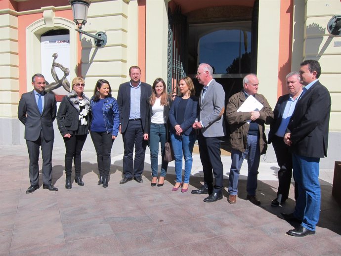 Concejales Ayuntamiento Murcia se concentran apoyo regantes                  