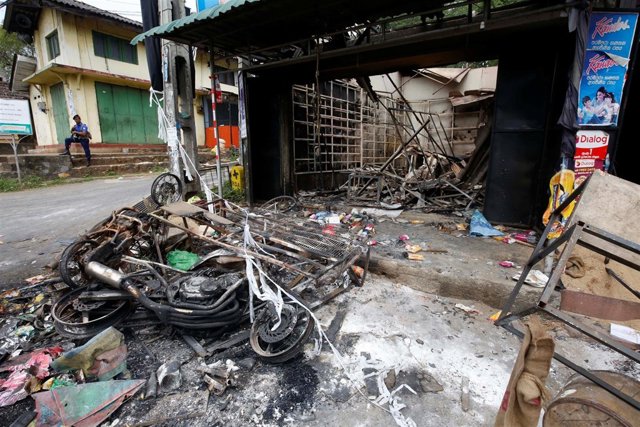 Daños por los enfrentamientos entre budistas y musulmanes en Digana