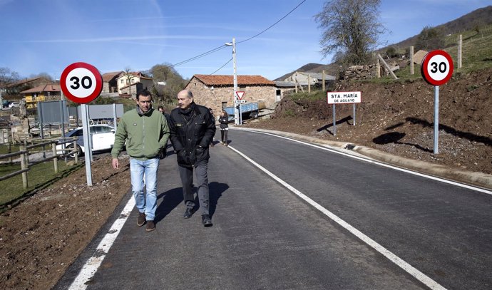 Mazón inaugura la carretera de acceso a Santa Olalla de Aguayo