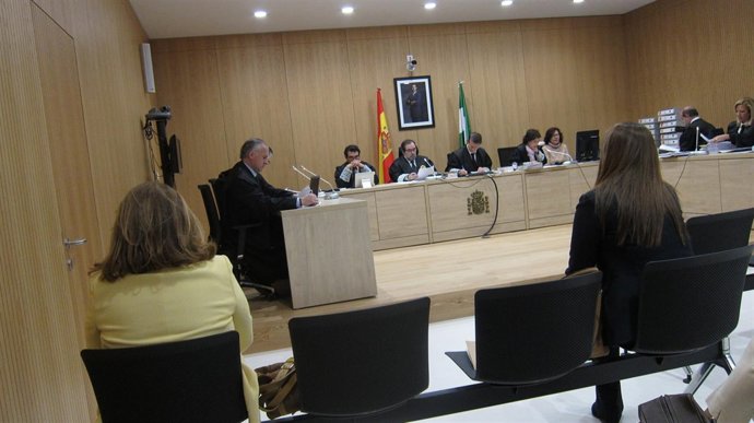 Juicio a la expresidenta y la exsecretaria de la UMEC