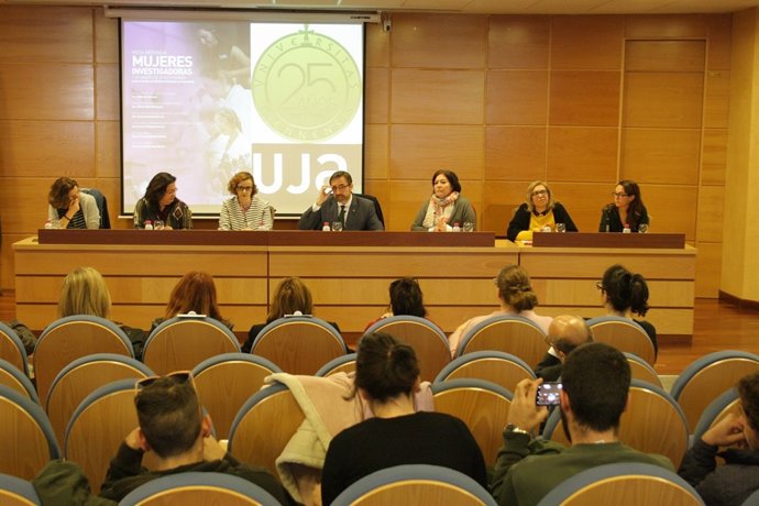 Mesa redonda sobre las mujeres investigadoras. 