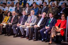 El Rey junto a Fernando Clavijo y Francisco Belil